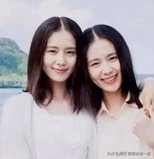 明星與替身的合影!周潤發妻片場探班「當場認錯人」,林志玲與替身合影「笑容如同雙胞胎」