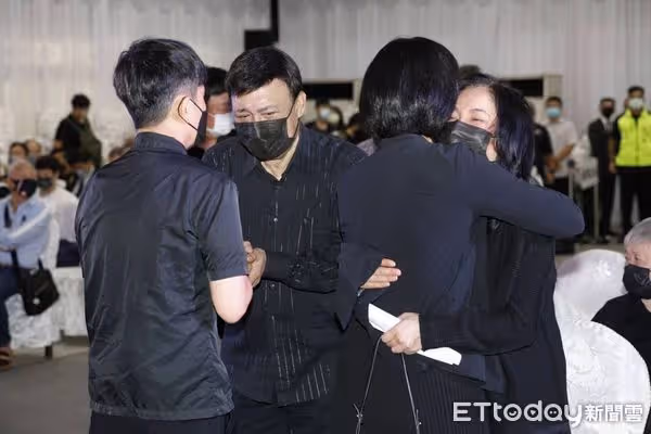 負責打理余苑綺後事!余祥銓曝姊姊新家「驚見神秘巧合」 他感動喊:「真的在天上守護著我們」
