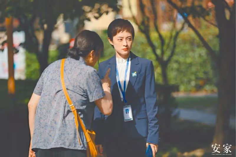 家產只留男生,父母有兩間房全給弟弟,媽媽脫口一句話,她心碎怒喊:離婚我要睡大馬路上嗎