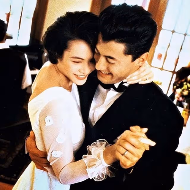 王敏德為名模妻子慶祝生日!貼面合影恩愛十足,27歲女兒氣質出眾