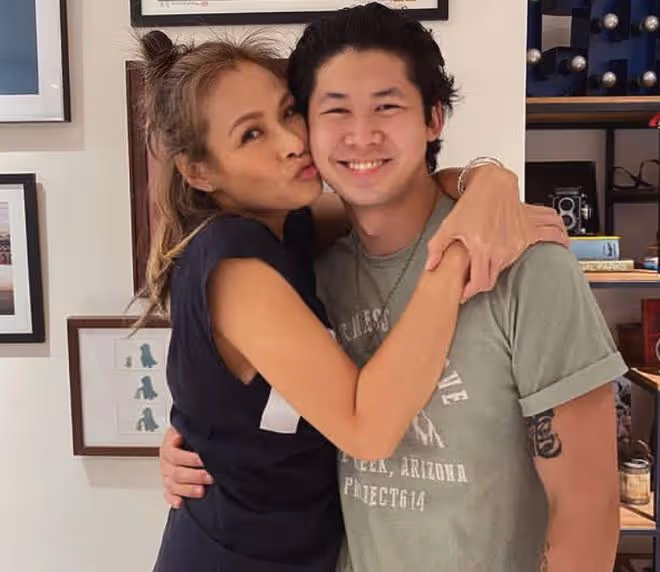 王敏德為名模妻子慶祝生日!貼面合影恩愛十足,27歲女兒氣質出眾