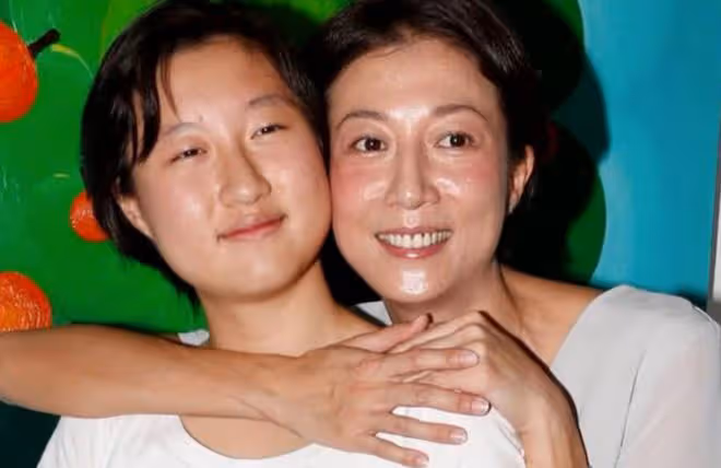 老媽貌美如花,兒女卻各有各的丑,這10位星二代的長相真玄幻