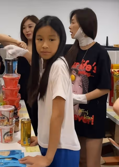 老媽貌美如花，兒女卻各有各的丑，這10位星二代的長相真玄幻