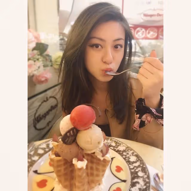 港姐延期,25歲大熱佳麗身材玲瓏風頭勁,被兩所國際名校同時錄取