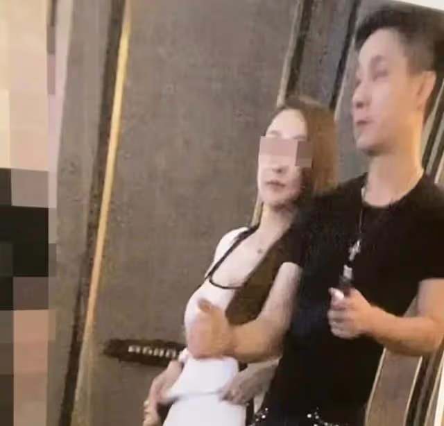 小s老公再度被拍,與多名美女舉止親密,小s的回應太卑微!