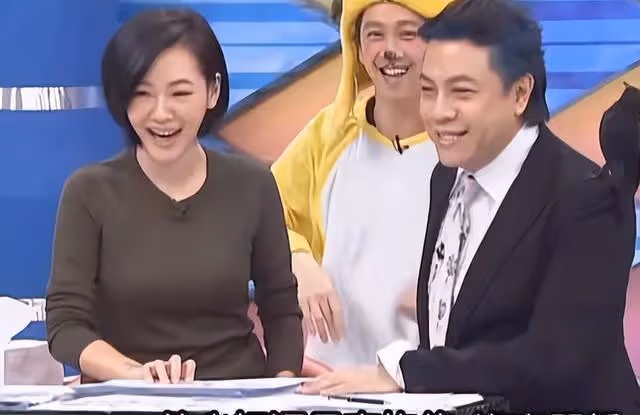 小s老公再度被拍,與多名美女舉止親密,小s的回應太卑微!