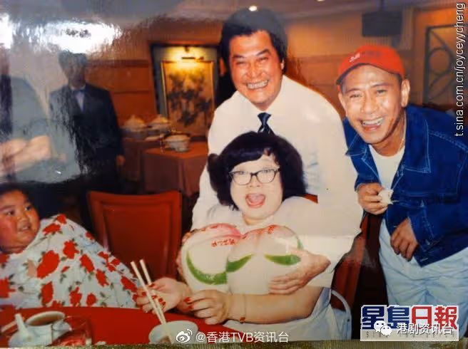 羅文紀念Sho 丨鄭欣宜笑稱緣份不同差點做父女 未滿意成績學習不斷求變