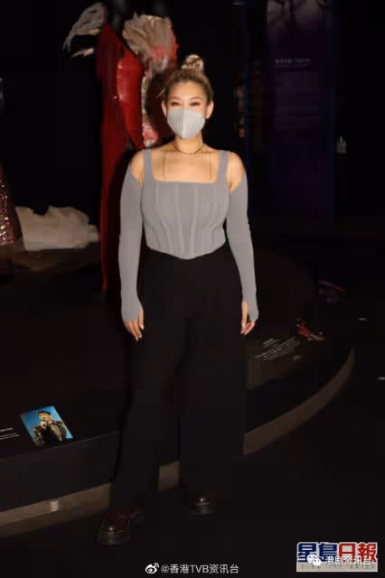 羅文紀念Sho 丨鄭欣宜笑稱緣份不同差點做父女 未滿意成績學習不斷求變