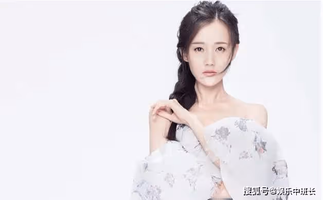 以趙麗穎替身出道，在穎寶懷孕期間瘋狂接戲，如今熱度不輸趙麗穎