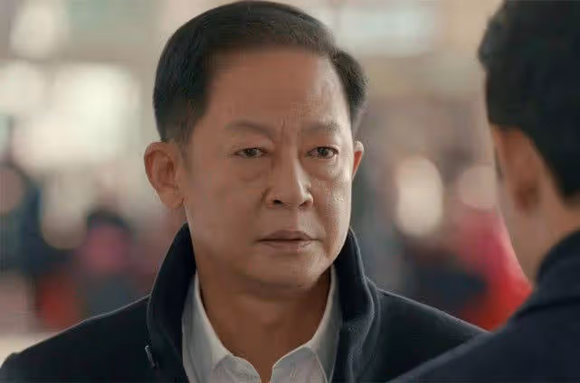 他才是人生贏家，長相不是很好，小8歲老婆漂亮又能幹，身家過億