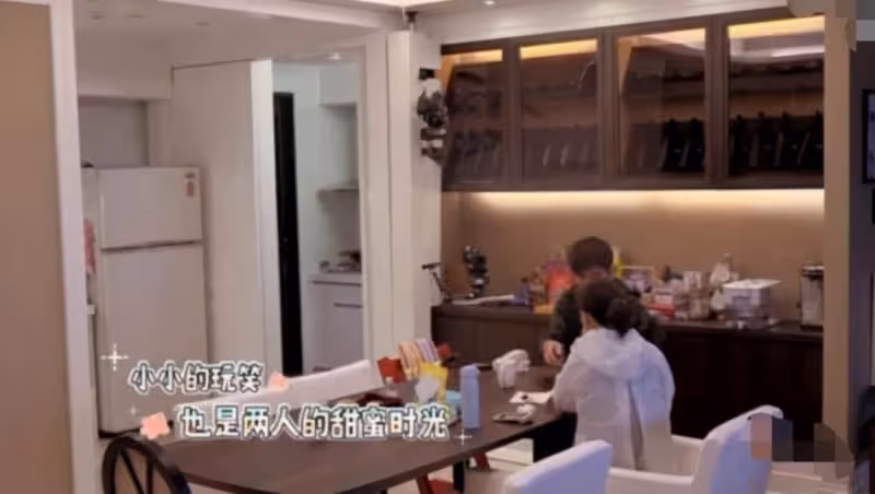 賈靜雯曬出自家豪宅,一共幾十坪,6口人都住這里,看過布置網友震驚:也太凌亂了吧