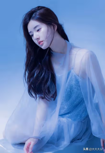 趙露思 緊身牛仔褲寫真 清純可愛 翹楚俏皮小女孩 讓人不得不愛