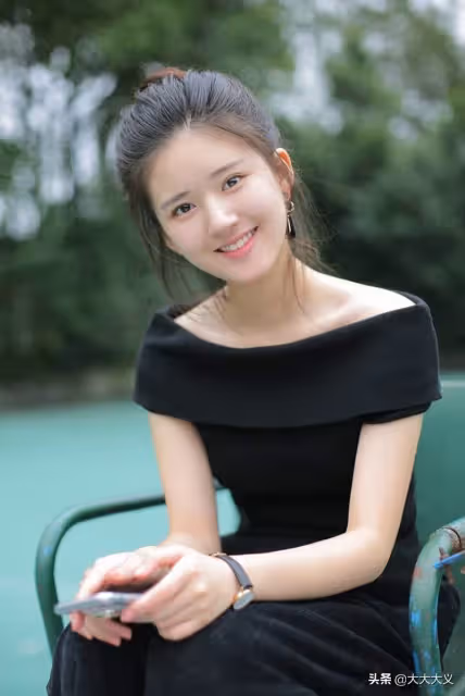 趙露思 緊身牛仔褲寫真 清純可愛 翹楚俏皮小女孩 讓人不得不愛