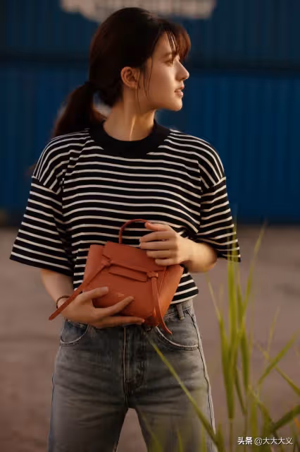 趙露思 緊身牛仔褲寫真 清純可愛 翹楚俏皮小女孩 讓人不得不愛