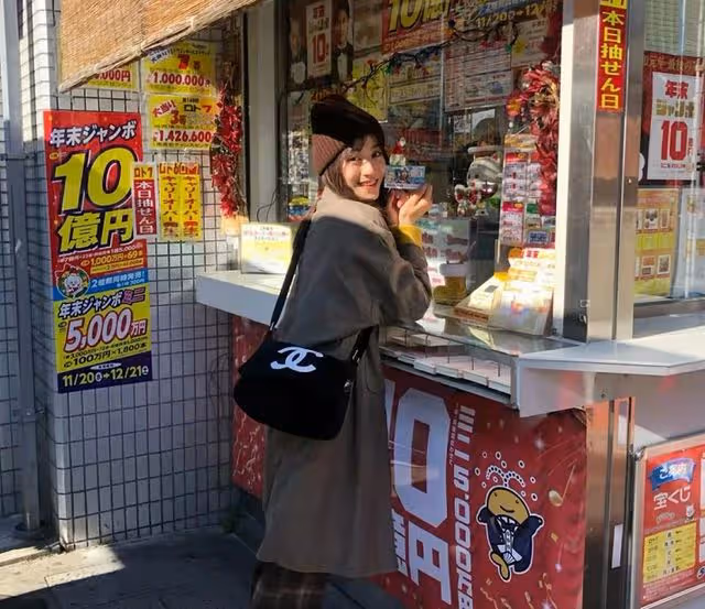 30歲女星官宣結婚懷孕!挺皮球肚產檢,與馮小剛傳緋聞老公成謎
