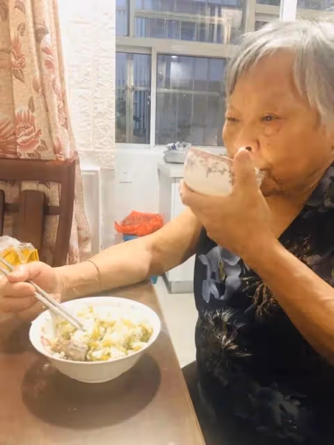 互助型養老!80歲嬤喪偶「獨居21坪房」沒人對話好孤單 陌生女孩搬進住「各取所需」臉上多了笑容