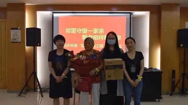 互助型養老!80歲嬤喪偶「獨居21坪房」沒人對話好孤單 陌生女孩搬進住「各取所需」臉上多了笑容