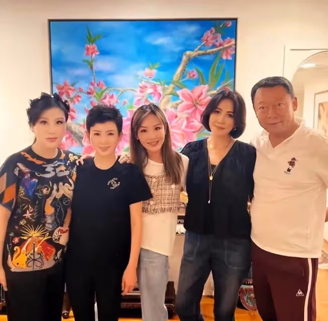 呂良偉嬌妻豪宅宴客,滿桌大魚大肉太豐盛,劉嘉玲戴百萬名表現身,網羨慕:太豪氣了