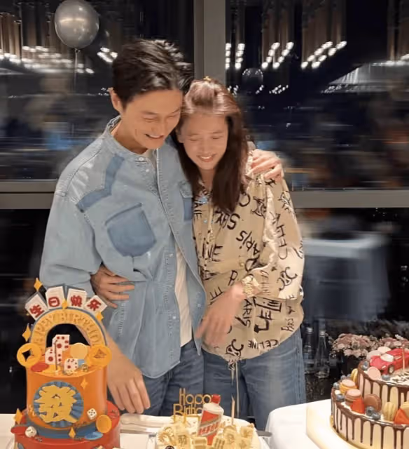 51歲生日!張智霖「和袁詠儀擁吻」慶祝 相愛30年「依然甜蜜如初戀」只是遺憾沒二胎