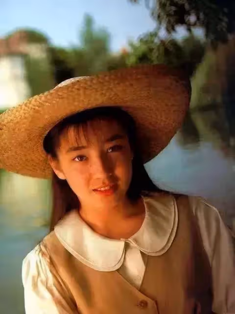 一生悲慘堪比梅艷芳!15歲大紅卻遭親媽逼迫「放棄愛人」 抑鬱4年後重生「和王祖賢合作」獲影后