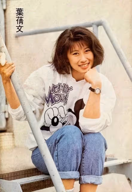 看了60歲葉倩文的穿搭,我發現:穿衣「不扮嫩」,從容老去才真美 !