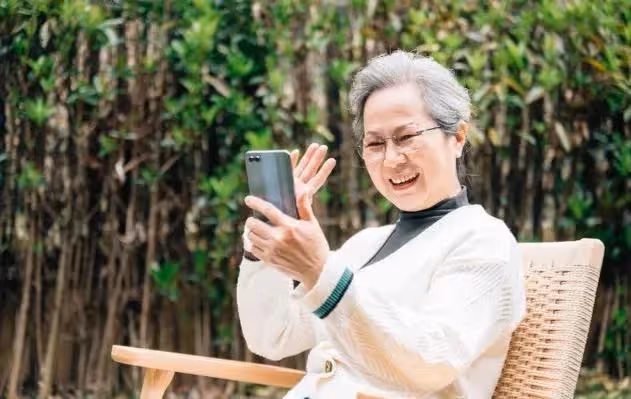 AA制生活了15年,老伴要接公公來養老,56歲阿姨怒道:誰爸誰養