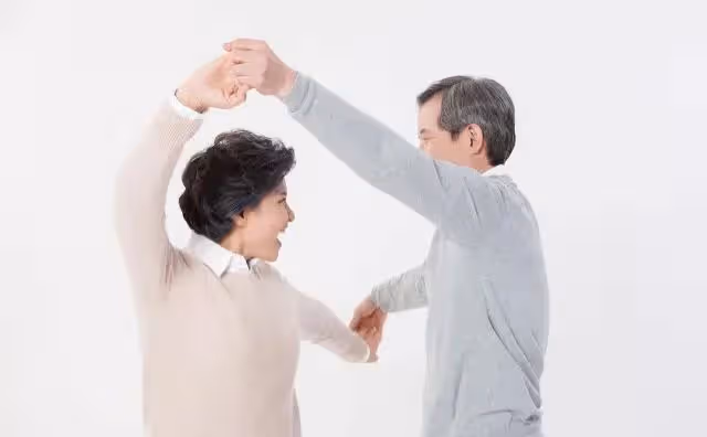 AA制生活了15年,老伴要接公公來養老,56歲阿姨怒道:誰爸誰養