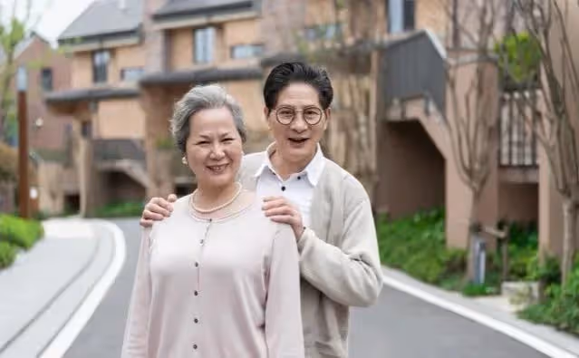 AA制生活了15年,老伴要接公公來養老,56歲阿姨怒道:誰爸誰養