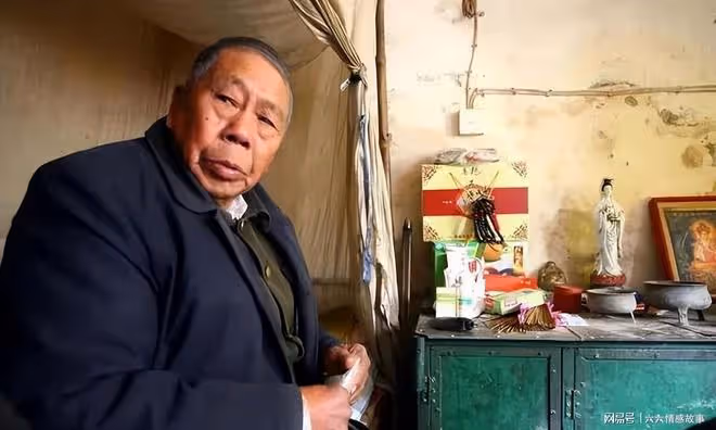 78歲老父親哭訴:被三個孩子爭著接去養老,我卻苦不堪言,難受