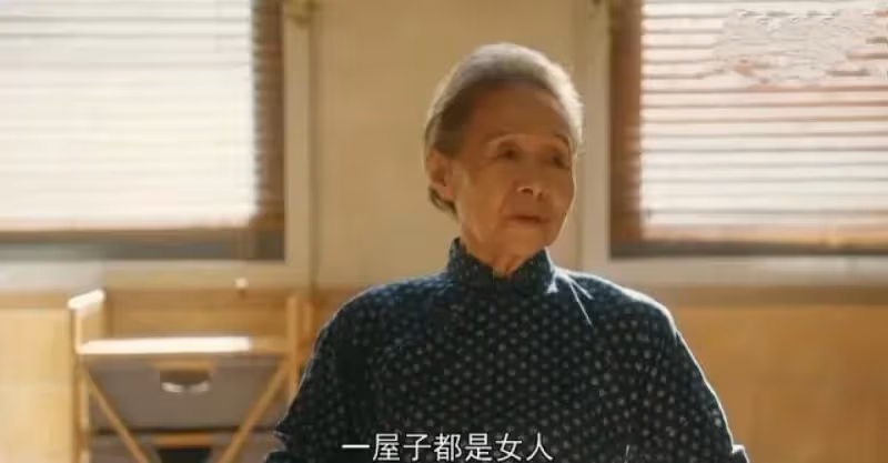 「賠錢貨不配吃雞腿」婆婆打孫女打到流鼻血，兒媳做法很解氣
