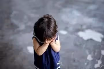 「賠錢貨不配吃雞腿」婆婆打孫女打到流鼻血,兒媳做法很解氣