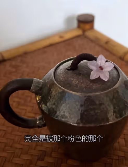 50歲李亞鵬談和李嫣父女情,出鏡頭髮稀疏頭皮盡顯,雙眼耷拉憔悴