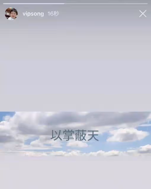 宋仲基參加妹妹博士畢業典禮 三兄妹顏值差距大