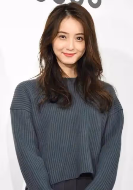 佐佐木希丈夫婚內出軌,家暴,多段不倫關係:有些男人天生就是渣