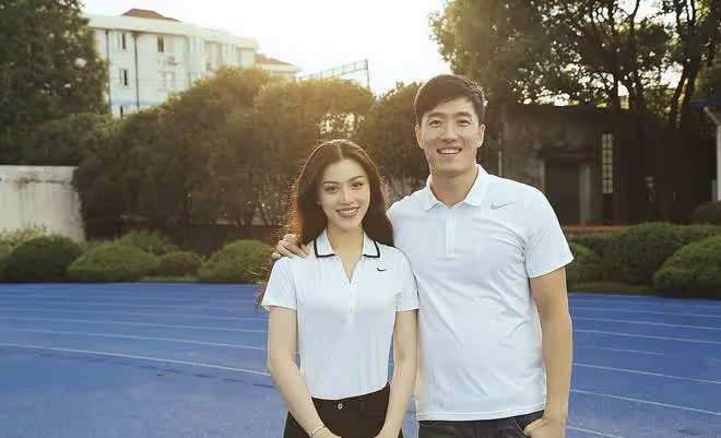 劉翔前妻首都遊玩美貌驚艷,穿深V撩發撞臉王心凌,生活愜意奢侈