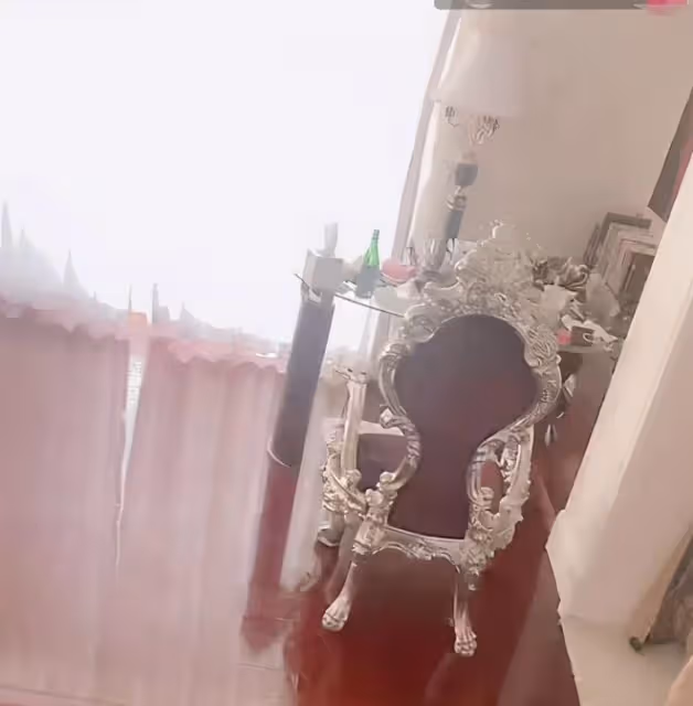 劉翔前妻首都遊玩美貌驚艷,穿深V撩發撞臉王心凌,生活愜意奢侈