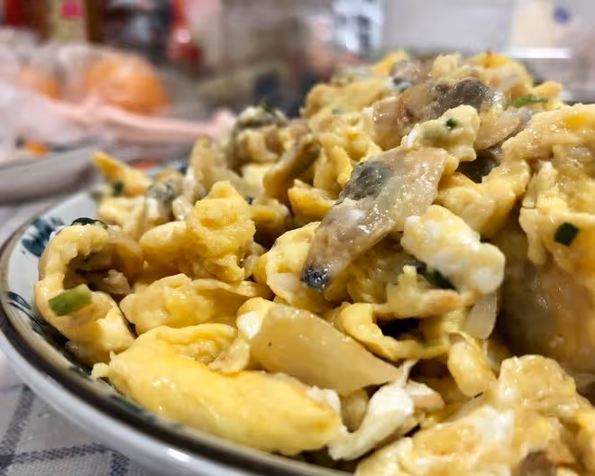 鮮掉眉毛的花蛤肉炒蛋