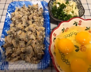 鮮掉眉毛的花蛤肉炒蛋