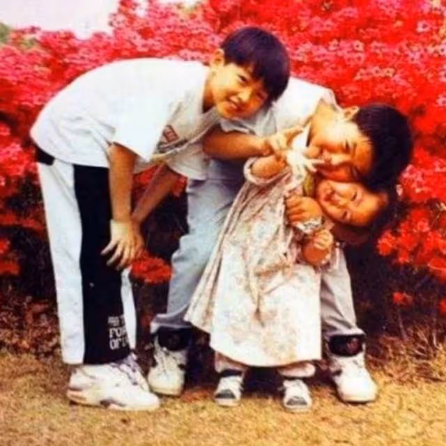 宋仲基3兄妹都是學霸！妹妹獲首爾大學醫學博士合照曝光