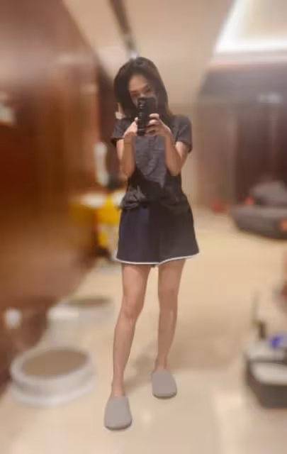 41歲阿嬌近照曝光!膚白貌美身材纖細,暴瘦50斤秀出「筷子腿」,網友:像美回18歲