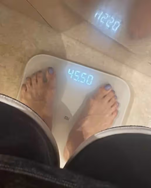 41歲阿嬌近照曝光!膚白貌美身材纖細,暴瘦50斤秀出「筷子腿」,網友:像美回18歲