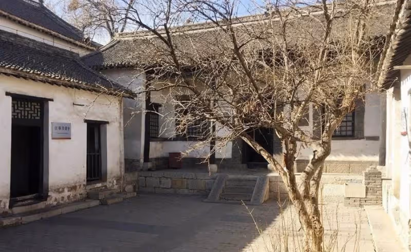 俗語說:「人窮不求娘家忙,富貴不住東南房」,究竟是何意