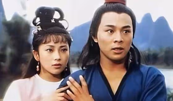 李思:父親是李連杰,母親是黃秋燕,我是留守兒童,親眼看父親移情利智,母親住了10多年地下室