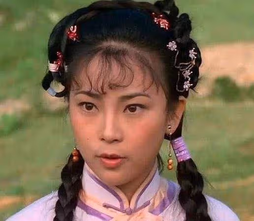 李思:父親是李連杰,母親是黃秋燕,我是留守兒童,親眼看父親移情利智,母親住了10多年地下室