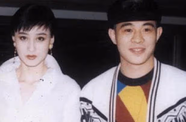 李思:父親是李連杰,母親是黃秋燕,我是留守兒童,親眼看父親移情利智,母親住了10多年地下室