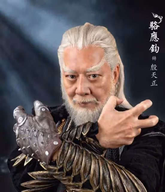 68歲黃藥師駱應鈞罕現身,兩鬢斑白越老越帥,膝下無子,與妻子恩愛30年,出身書香門第卻獨愛演戲