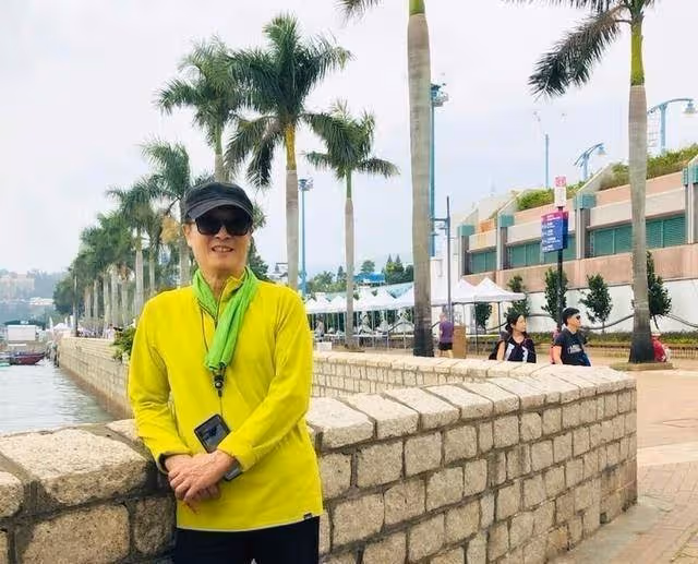 心痛!「鐵膽神侯」劉松仁疑患中風,靠拐杖走路右手失去活動能力_劇集_時候_朋友