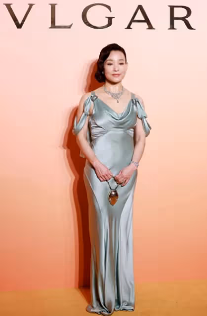 陳沖穿弔帶就覺得俗氣:不僅不顯瘦 還勒出副乳