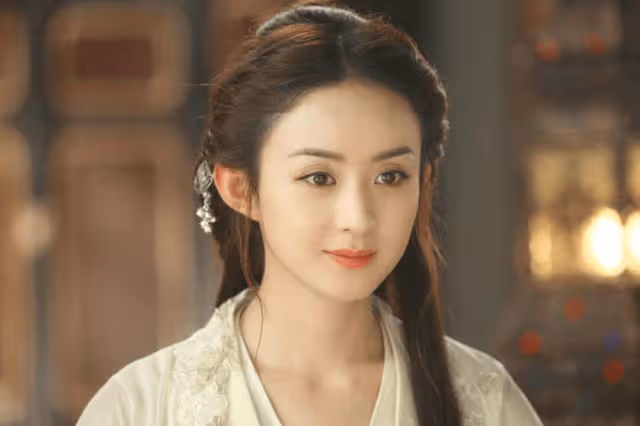 她是趙麗穎替身，趙麗穎懷孕她瘋狂接戲，成功逆襲成為一線女星