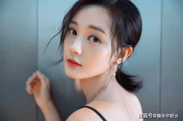 她是趙麗穎替身，趙麗穎懷孕她瘋狂接戲，成功逆襲成為一線女星